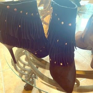 Black Swayd Boots with Fringe